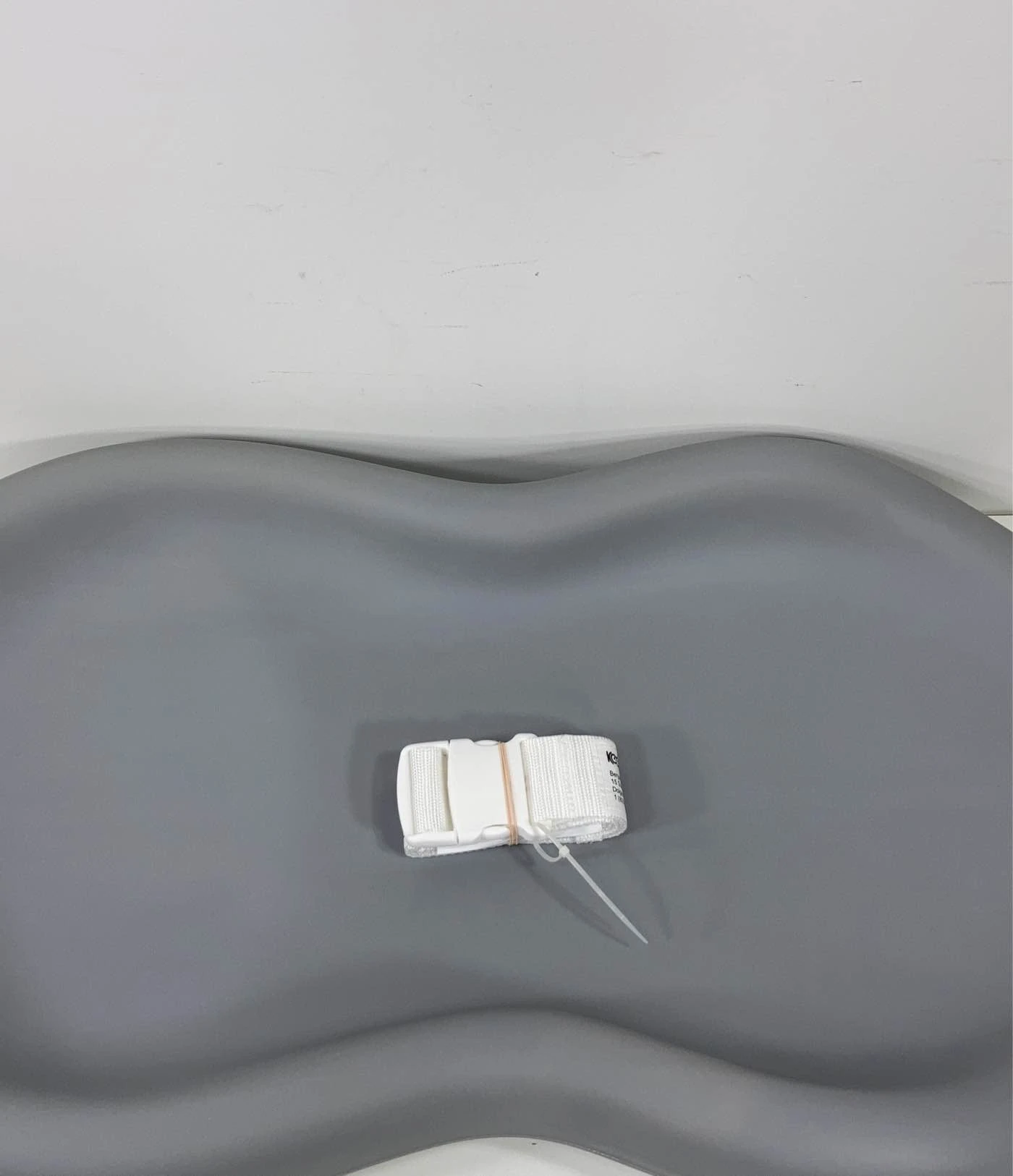 Keekaroo Peanut Changer, Gray 5 Keekaroo Peanut Changer, Gray - Image 3