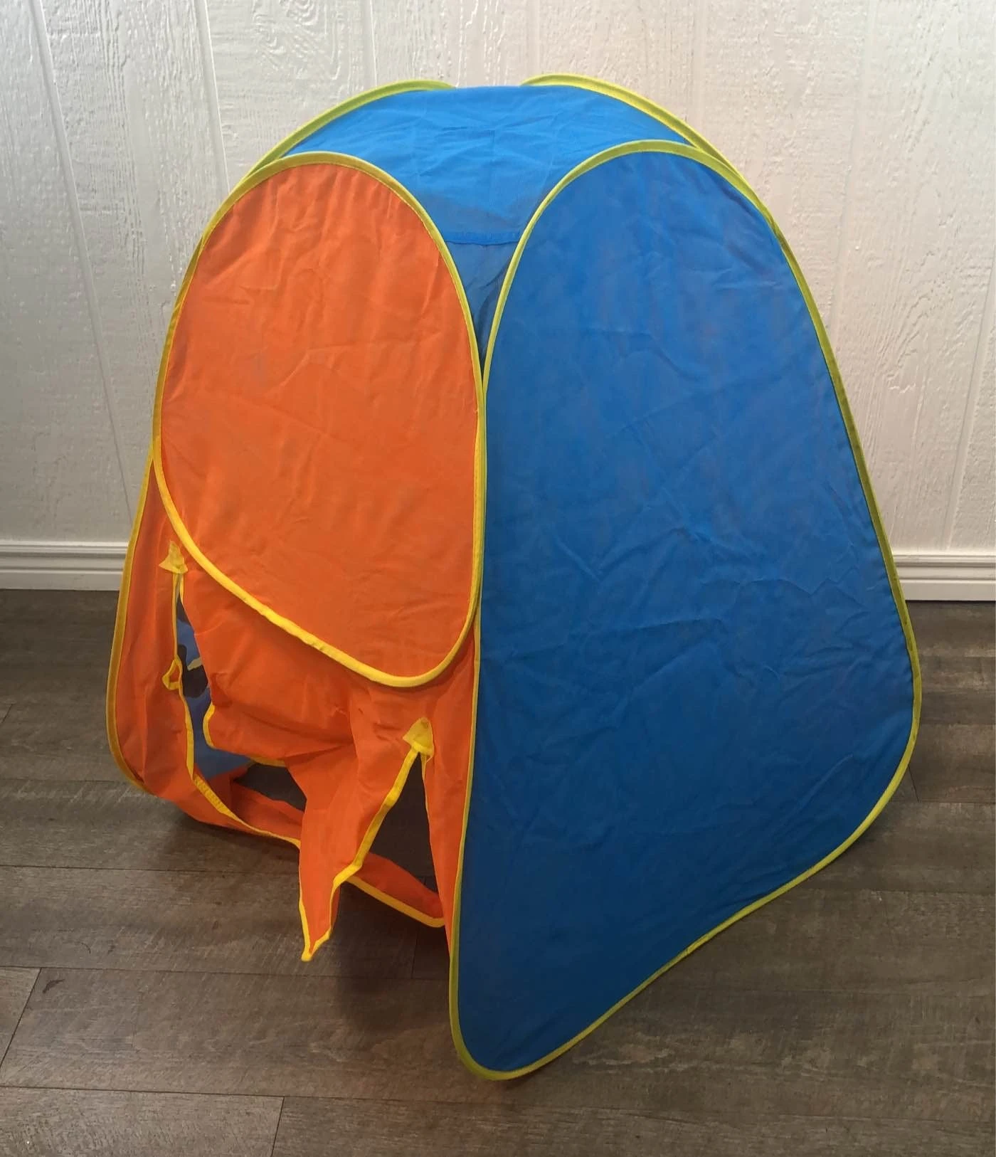 Playhut Classic Hideaway Playhouse, Despicable Me 4 Playhut Classic Hideaway Playhouse, Despicable Me - Image 2