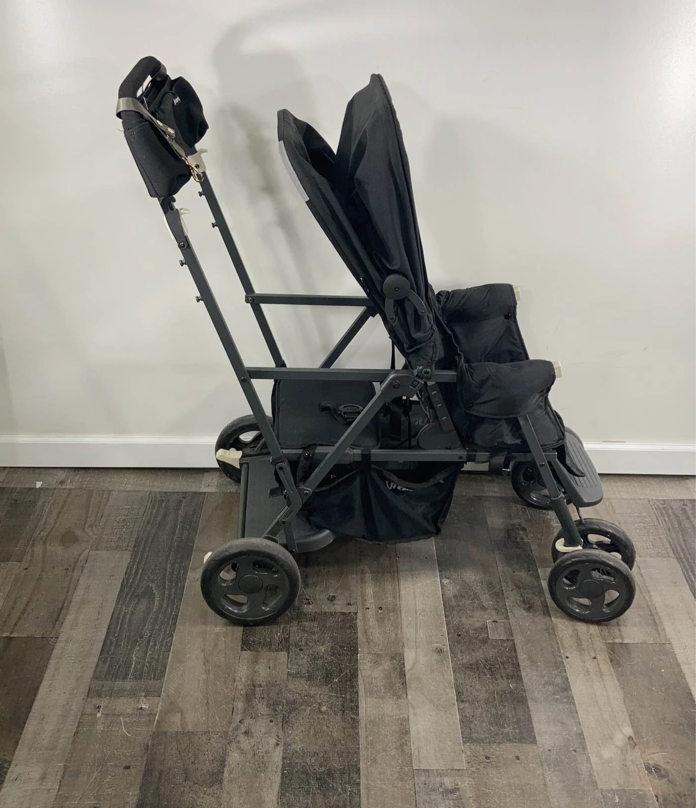 Joovy Caboose Ultralight Graphite Stroller, Black, 2018 6 Joovy Caboose Ultralight Graphite Stroller, Black, 2018 - Image 4